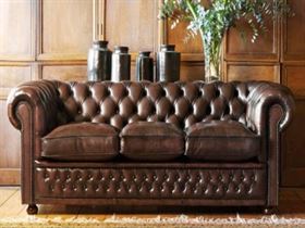 chesterfield couch 