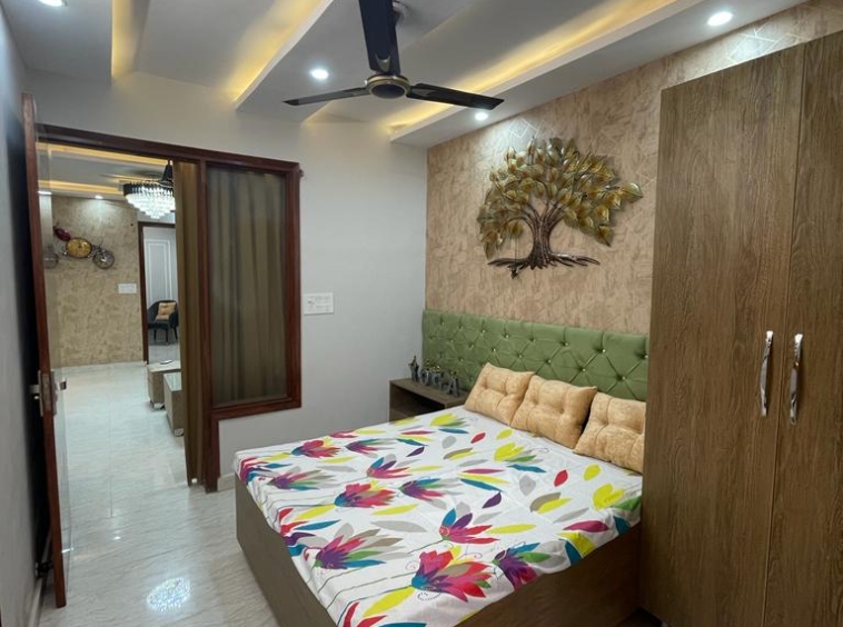 106 GAJ FLAT IN MOHAN GARDEN